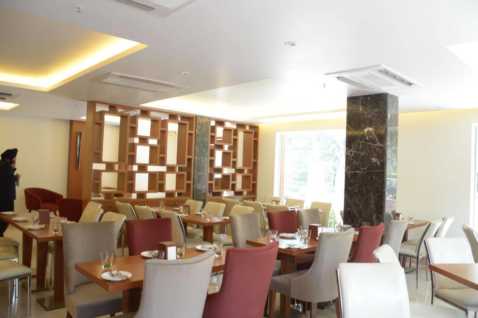 Connaught Royale Delhi Hotel New Delhi Exterior photo