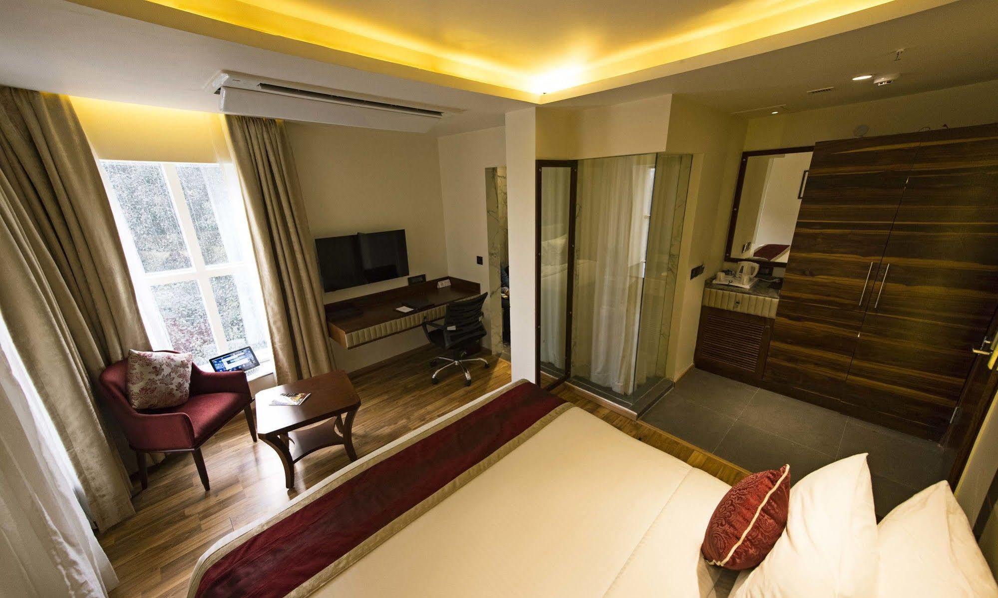 Connaught Royale Delhi Hotel New Delhi Exterior photo