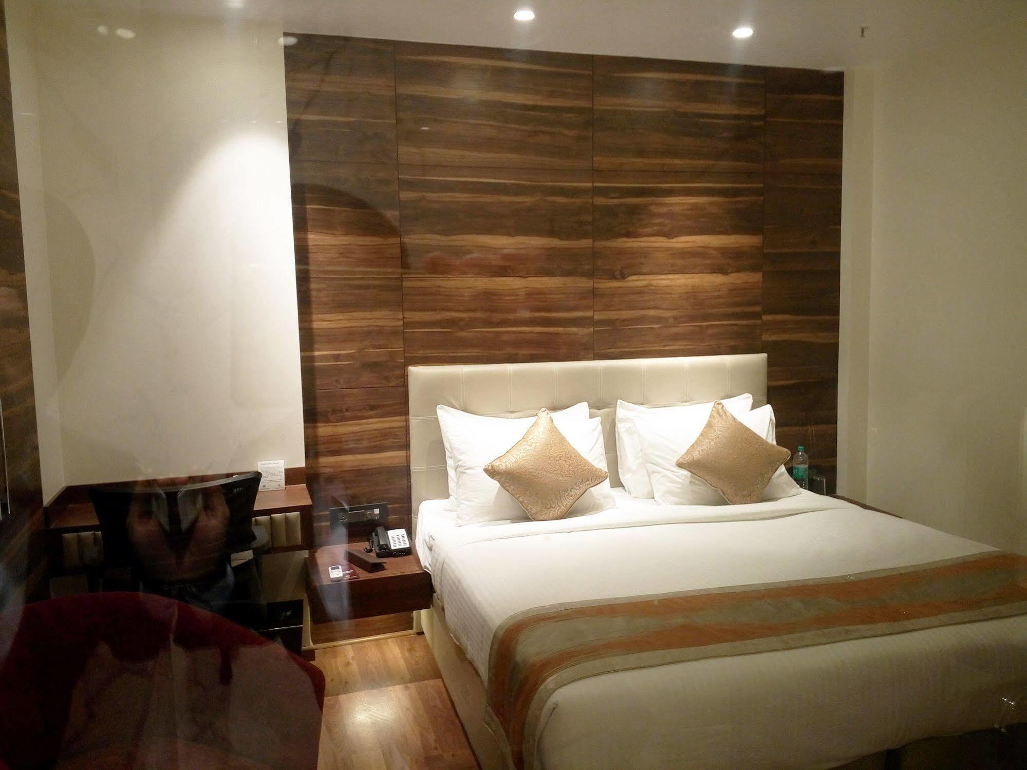 Connaught Royale Delhi Hotel New Delhi Exterior photo