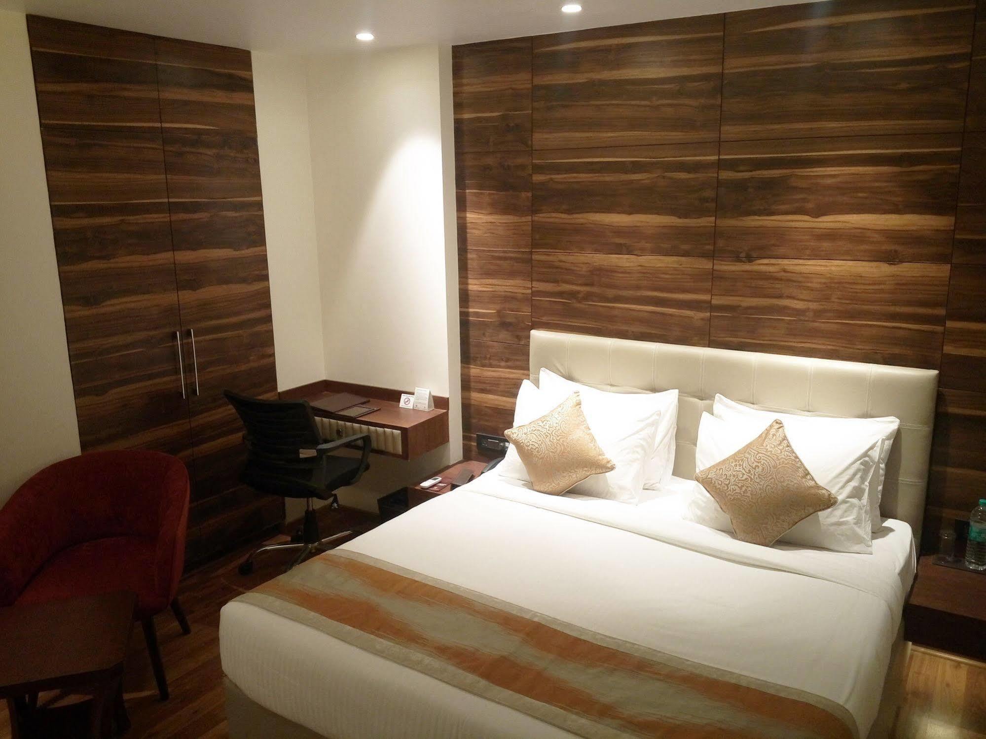 Connaught Royale Delhi Hotel New Delhi Exterior photo