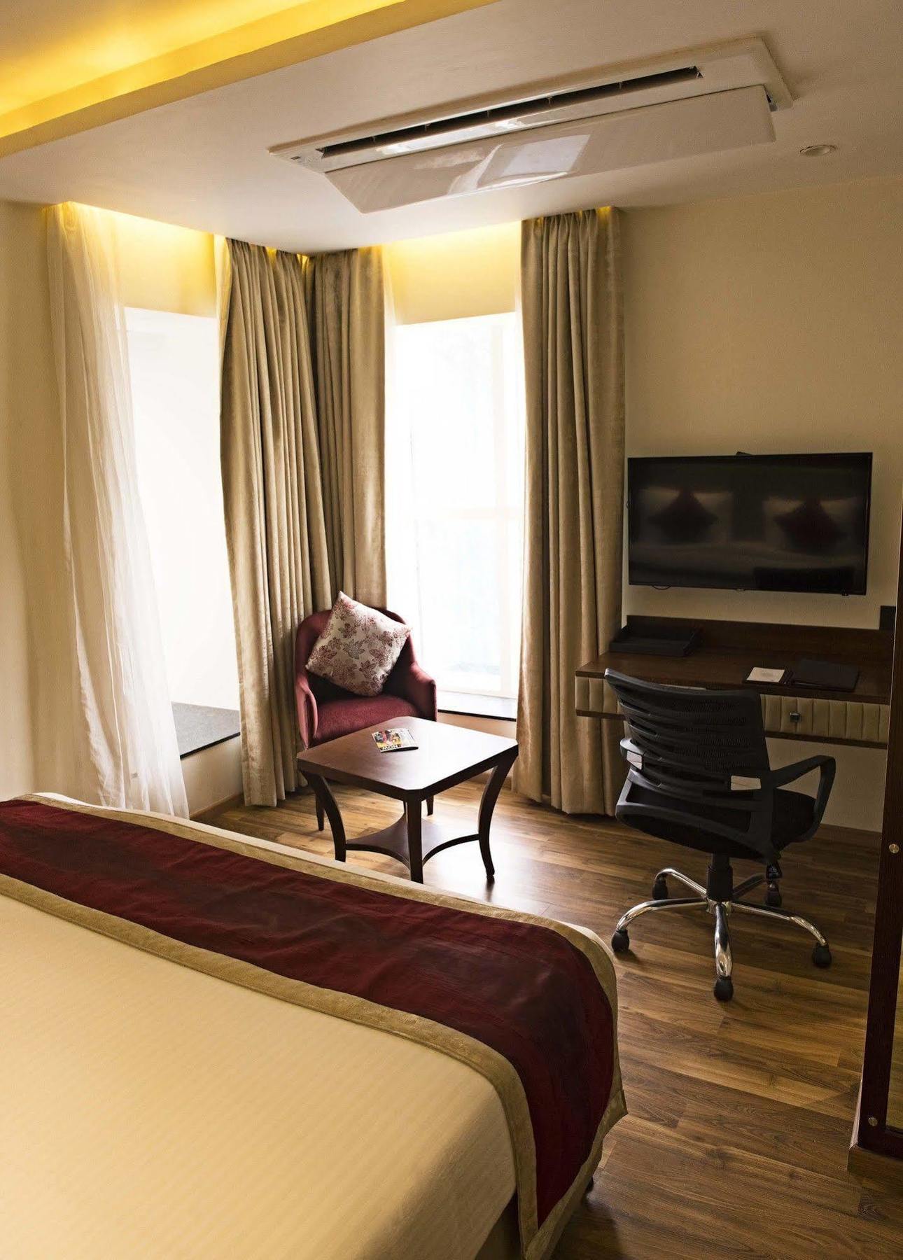 Connaught Royale Delhi Hotel New Delhi Exterior photo