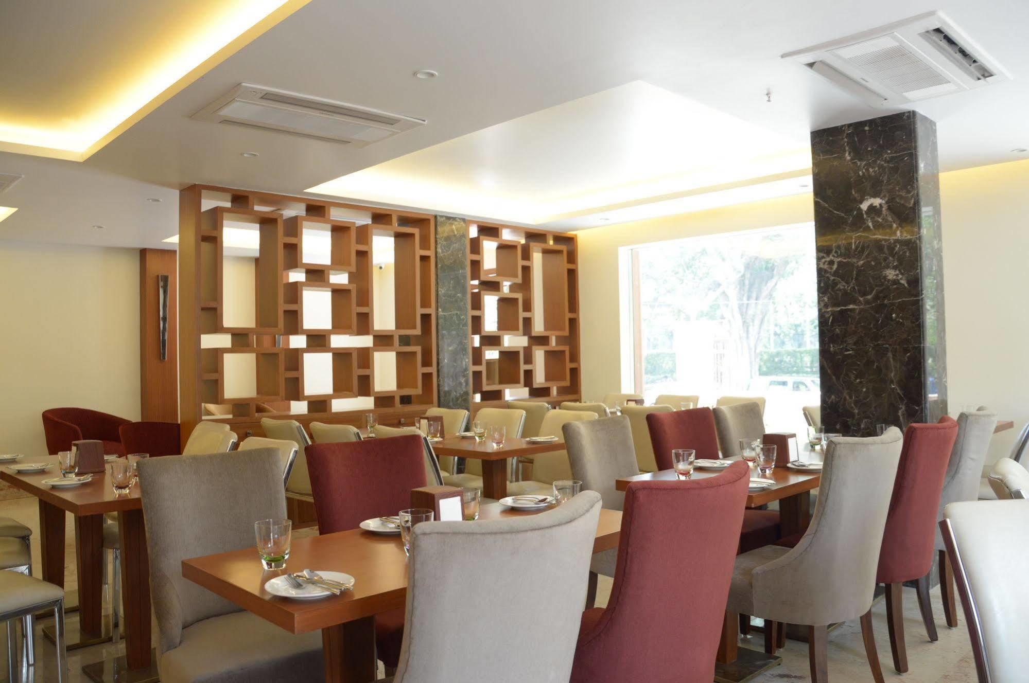 Connaught Royale Delhi Hotel New Delhi Exterior photo