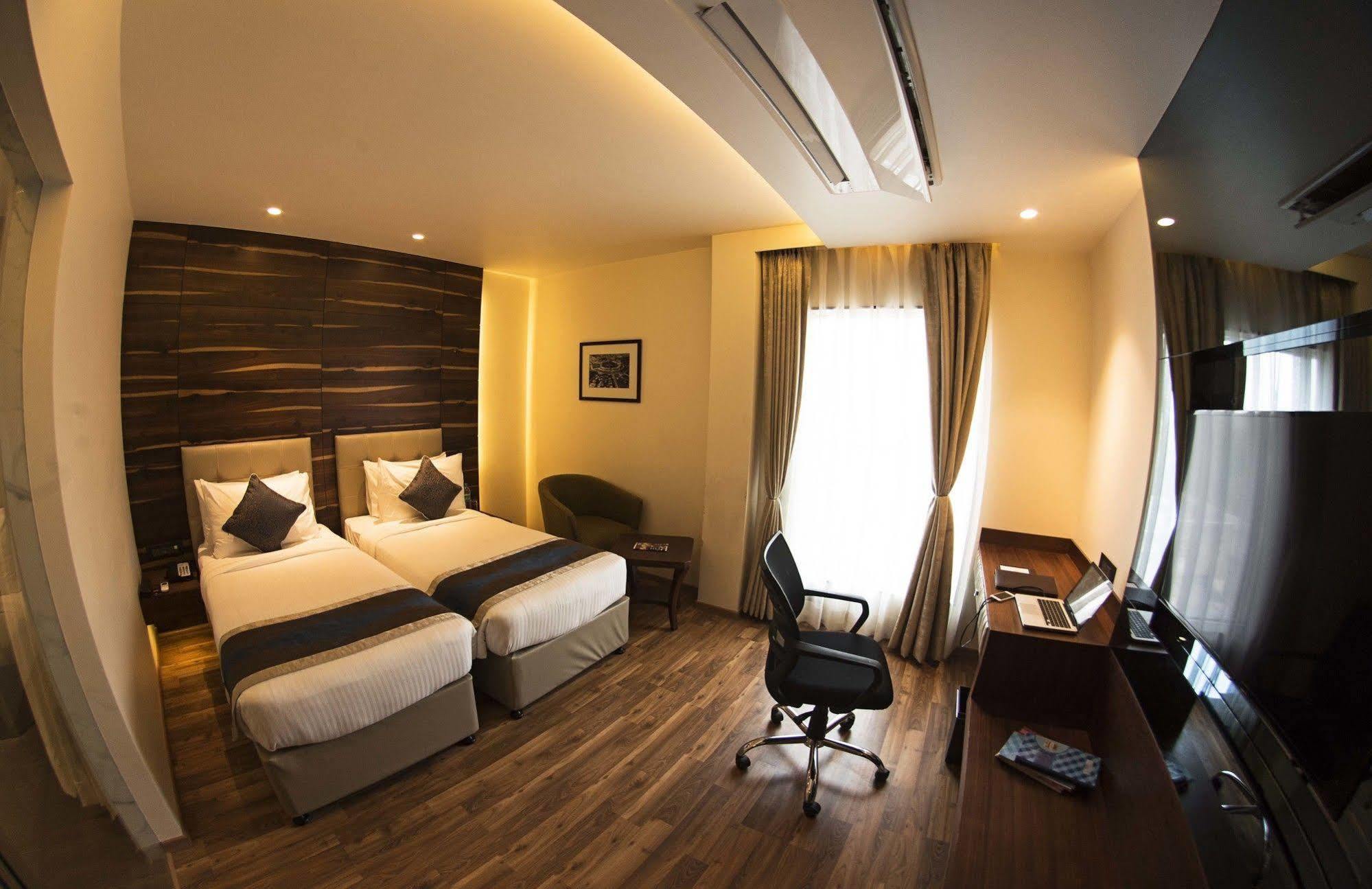 Connaught Royale Delhi Hotel New Delhi Exterior photo